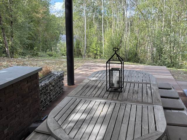 Terras met eettafel